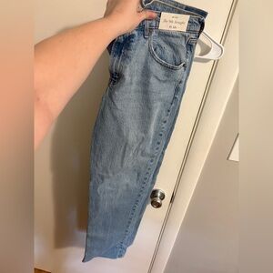 NWT Abercrombie women’s 90s straight jeans size 31